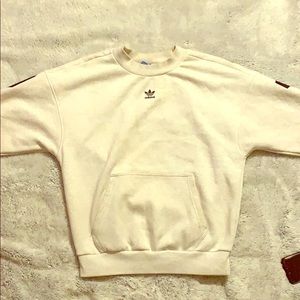 Adidas sweater type short sleeve shirt